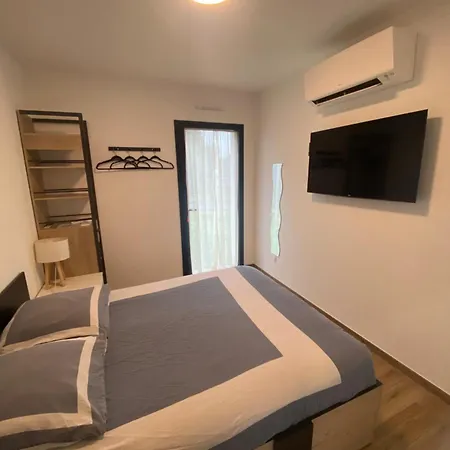 La Pomme De Pin - T1 Calme Et - Meuble De Tourisme Classe 2 Etoiles