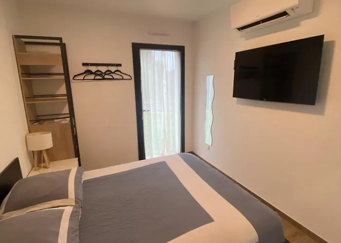 La Pomme De Pin - T1 Calme Et - Meuble De Tourisme Classe 2 Etoiles